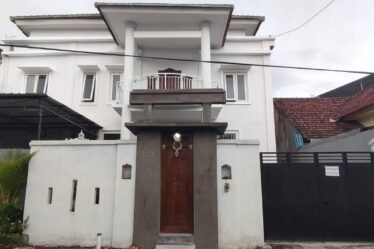 Disewakan Rumah BARU Mewah di Jalan Tukad Denpasar Selatan 2 Lantai, 5 KT, Taman Luas Asri, Siap Huni 1