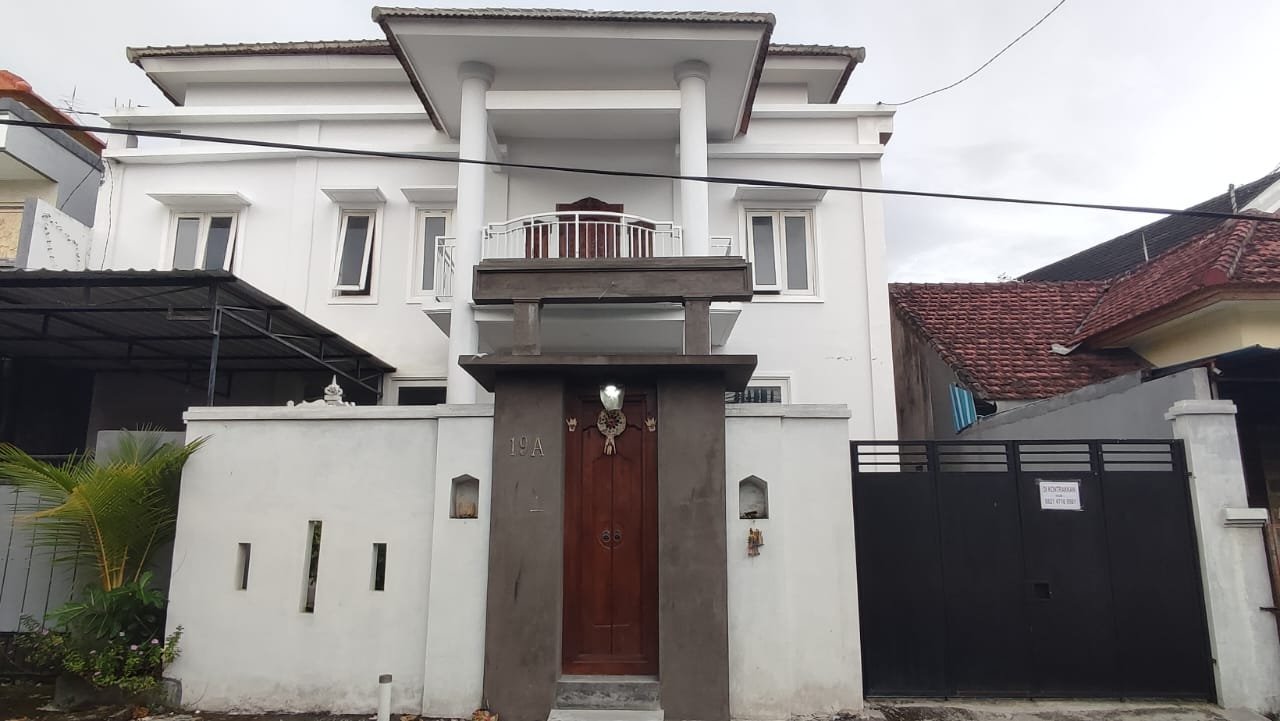 Disewakan Rumah BARU Mewah di Jalan Tukad Denpasar Selatan 2 Lantai, 5 KT, Taman Luas Asri, Siap Huni 1