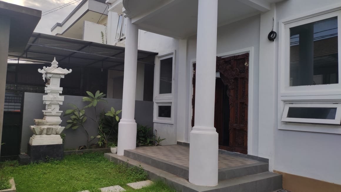 Disewakan Rumah BARU Mewah di Jalan Tukad Denpasar Selatan 2 Lantai, 5 KT, Taman Luas Asri, Siap Huni 1