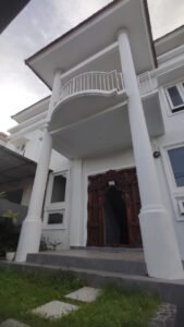Disewakan Rumah BARU Mewah di Jalan Tukad Denpasar Selatan 2 Lantai, 5 KT, Taman Luas Asri, Siap Huni 1