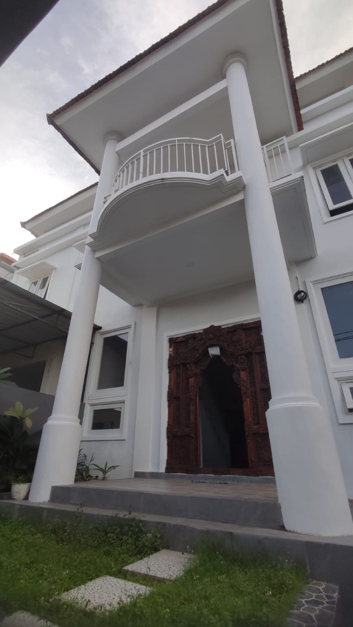Disewakan Rumah BARU Mewah di Jalan Tukad Denpasar Selatan 2 Lantai, 5 KT, Taman Luas Asri, Siap Huni 1