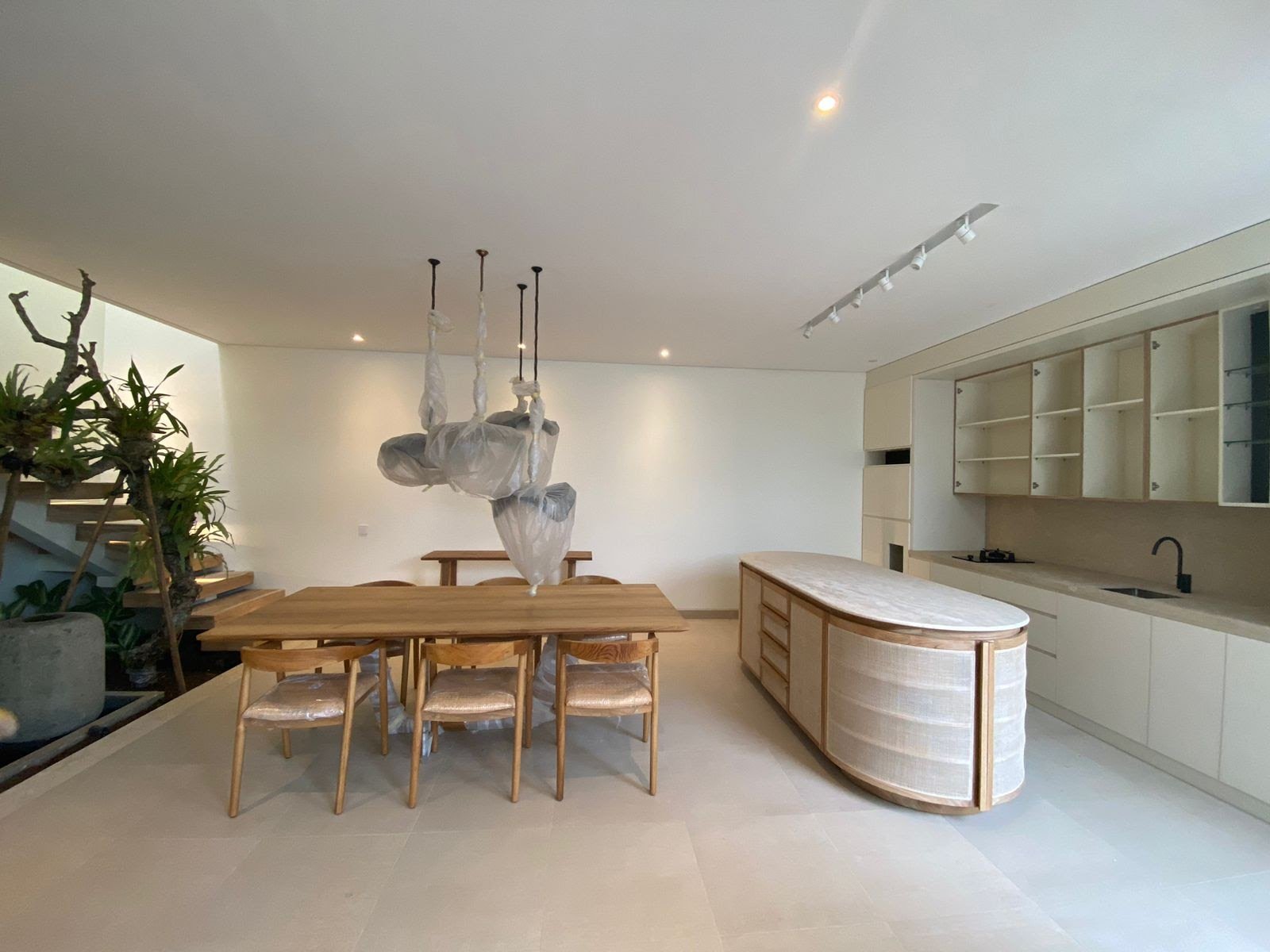 Disewakan Rumah Mewah Jl Tukad Balian Renon Denpasar Selatan Full Furnish & Siap Huni 38