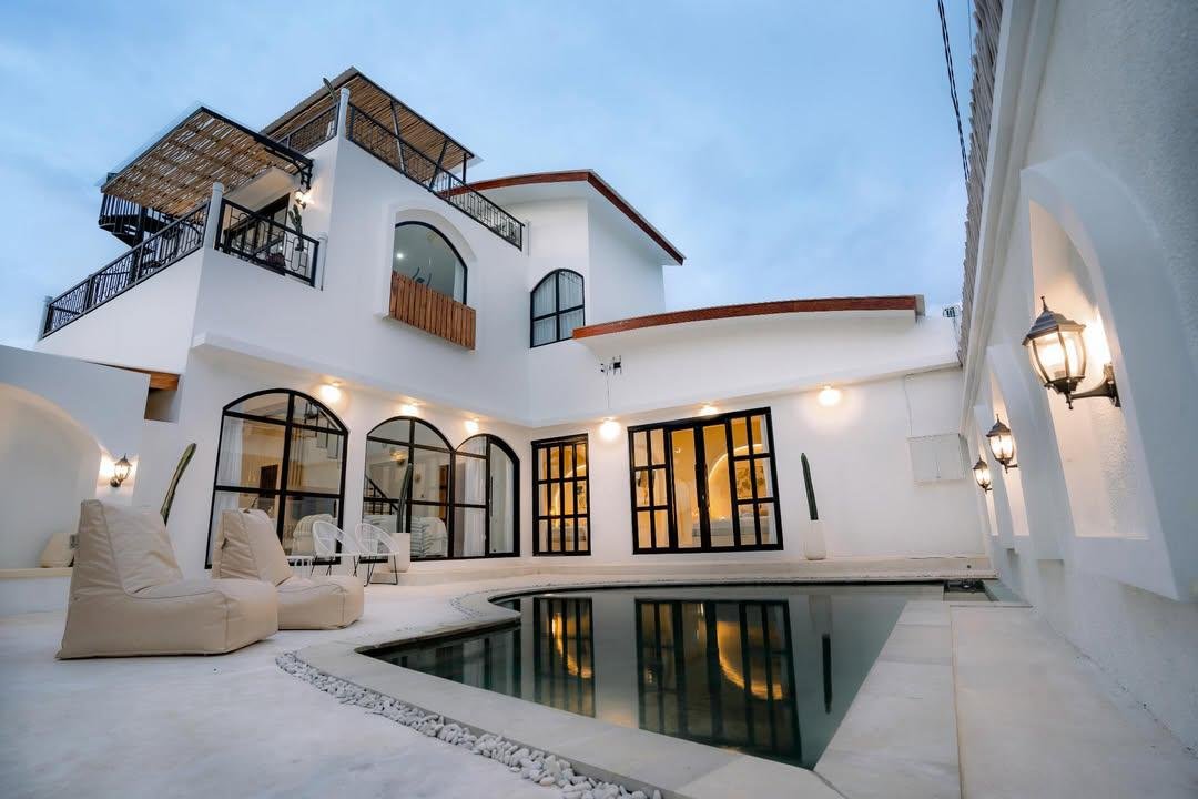 Jual 2 Unit Villa Mewah di Ungasan Badung Kuta Bali 3KT, Private Pool & Rooftop