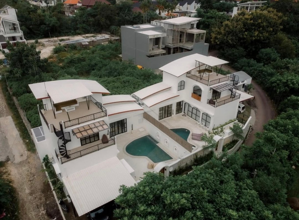 Jual 2 Unit Villa Mewah di Ungasan Badung Kuta Bali 3KT, Private Pool & Rooftop