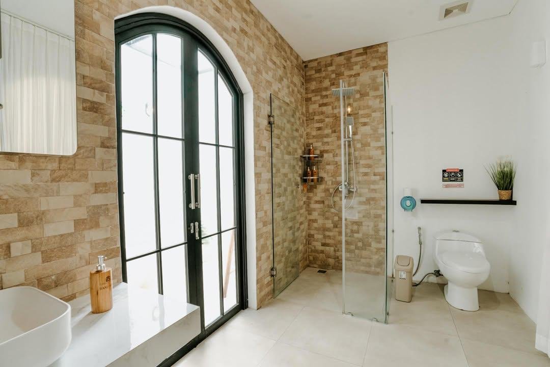 Jual 2 Unit Villa Mewah di Ungasan Badung Kuta Bali 3KT, Private Pool & Rooftop