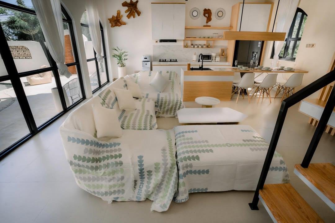 Jual 2 Unit Villa Mewah di Ungasan Badung Kuta Bali 3KT, Private Pool & Rooftop