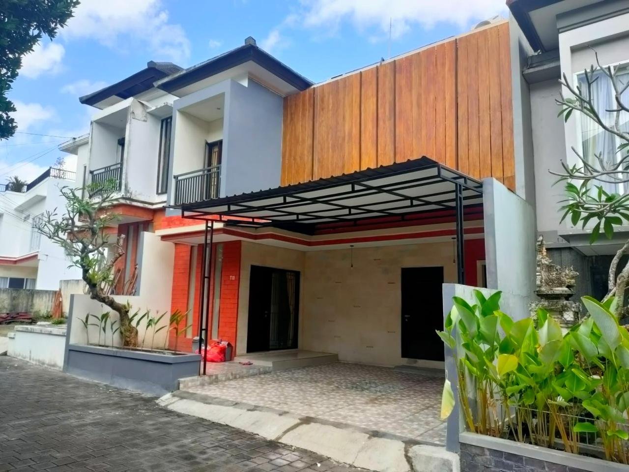 Rumah Modern 2 Lantai 3BR Dijual di Kerobokan – Fully Furnished